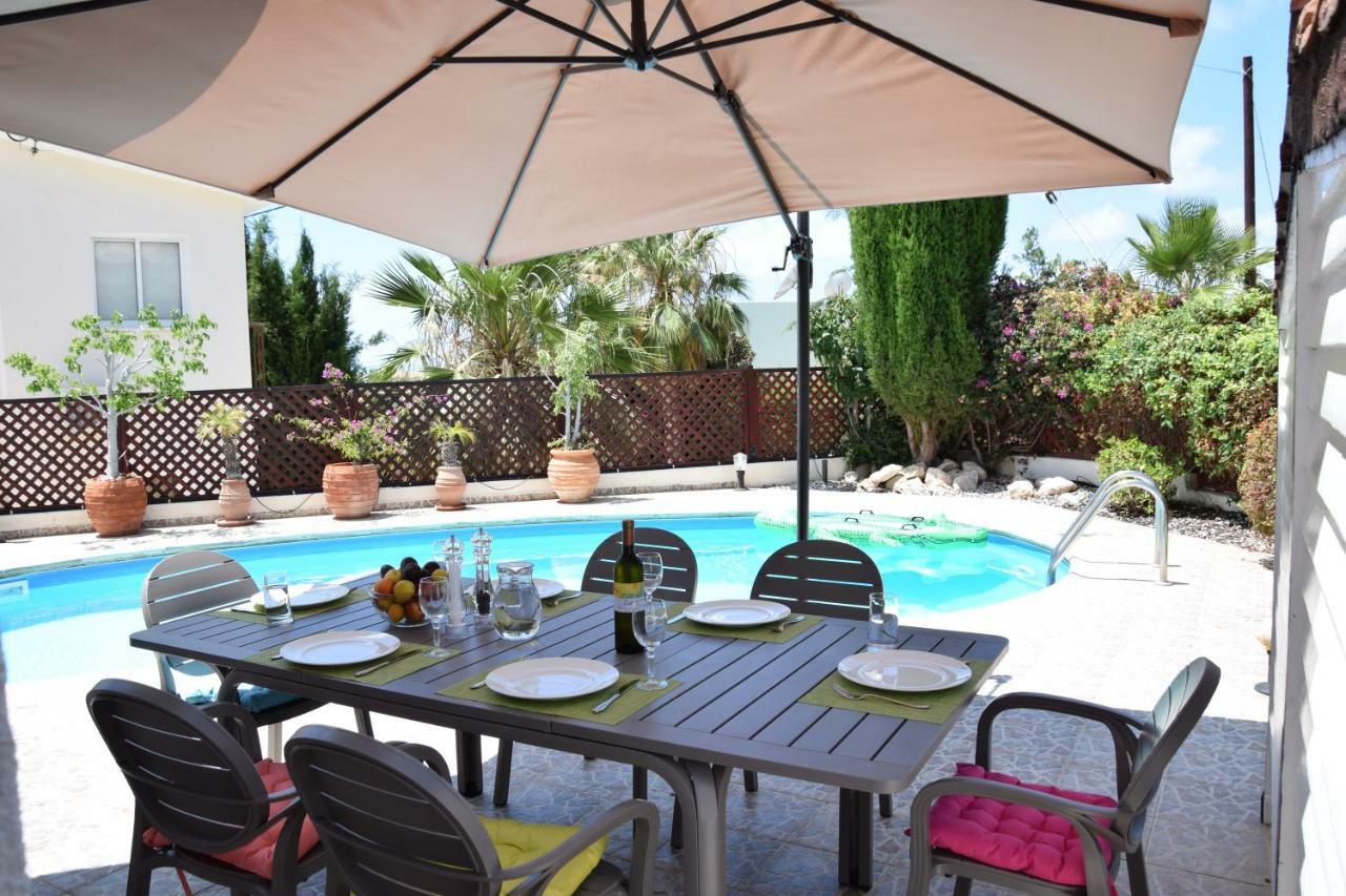 Villa Alicia With Priv Pool, Beautiful Garden And Shady Veranda- 5 Min To The Beach เปเยีย ภายนอก รูปภาพ